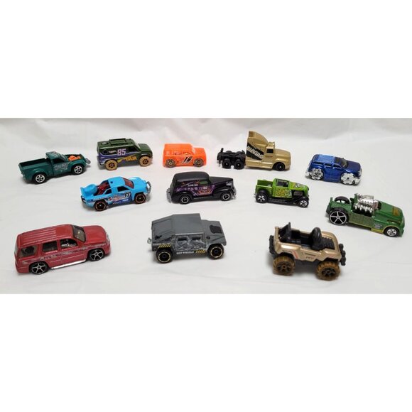 Lot of 12 Diecast Plastic Cars Trucks Hot Wheels Maisto Matchbox - Picture 4 of 6